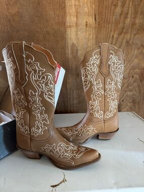 DINGO Tan Western Embroidered Heeled Boots